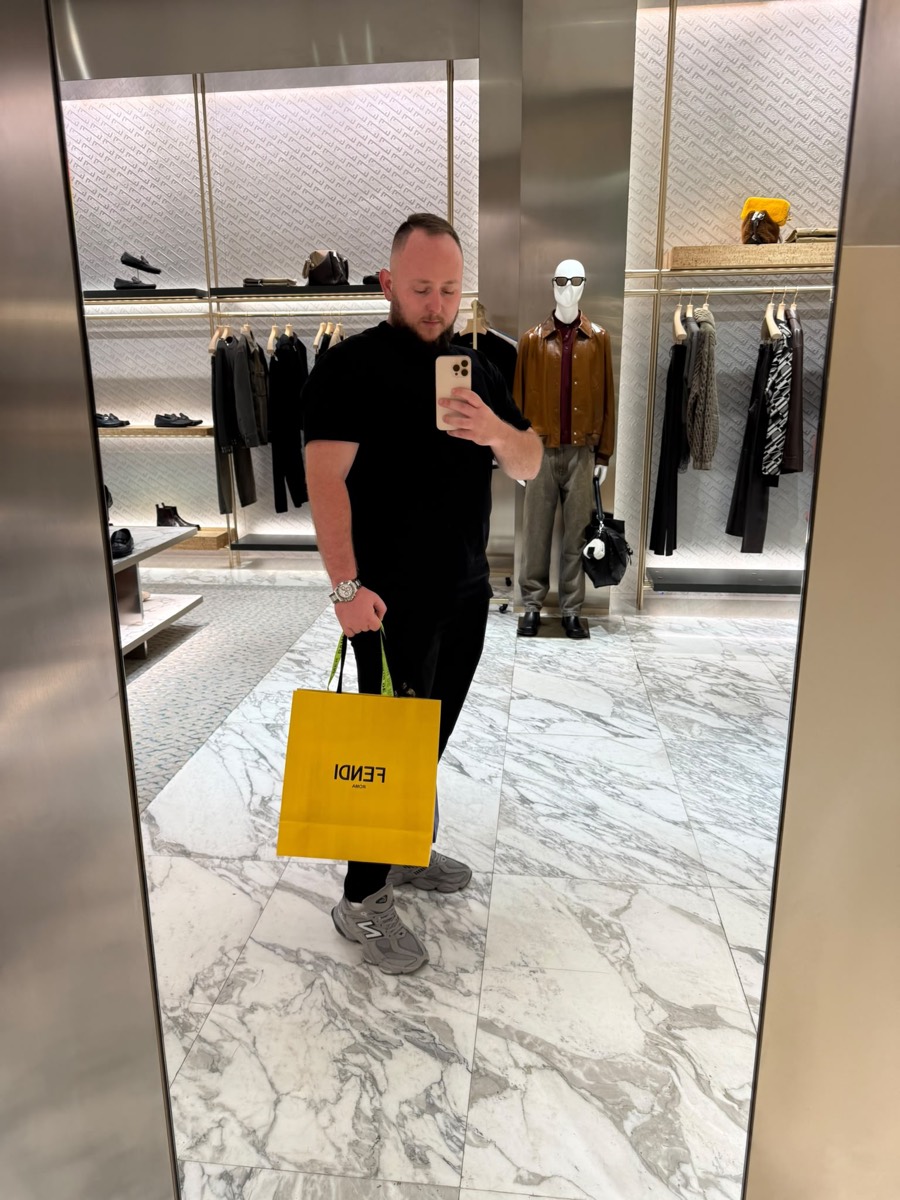 Mirror selfie while shopping at Dubai Mall